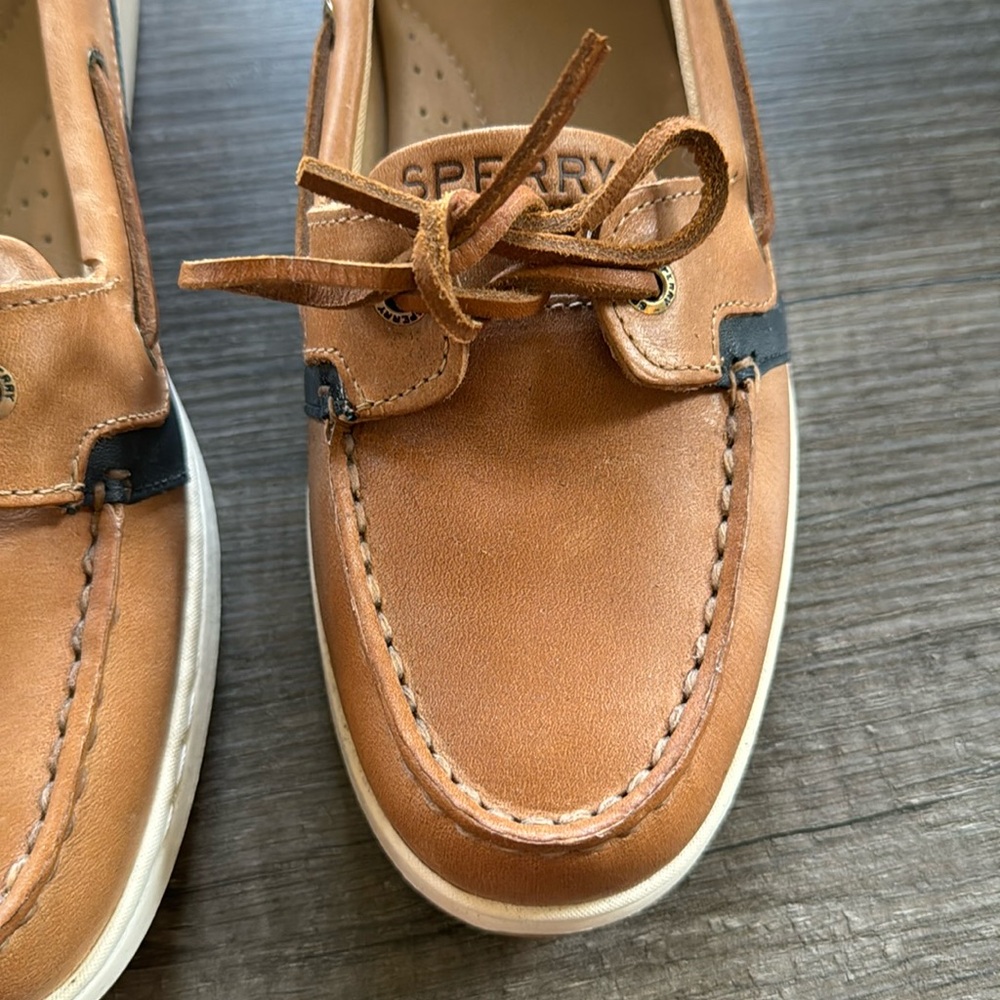 NWOT women’s Sperry shoes